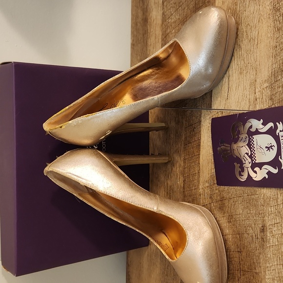 Fergie "Nicki" Light Rose Gold Spiked Platforms - Picture 6 of 7